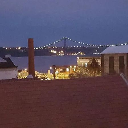 Appartement A Terrace On A Topfloor With A View Lisboa