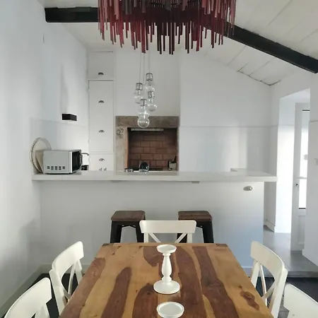 Apartment A Terrace On A Topfloor With A View Lissabon
